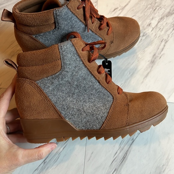 Sorel Evie Ankle lace up boot bootie shoe velvet tan black gray size 6 - Picture 6 of 7